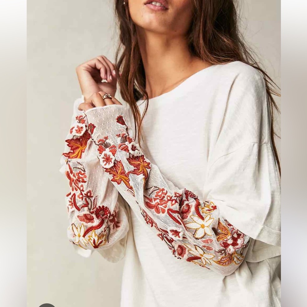 NWT FREE PEOPLE Tofu Gardner Embroidered Twofer Tee SOLD OUT SZ: L - Picture 2 of 5